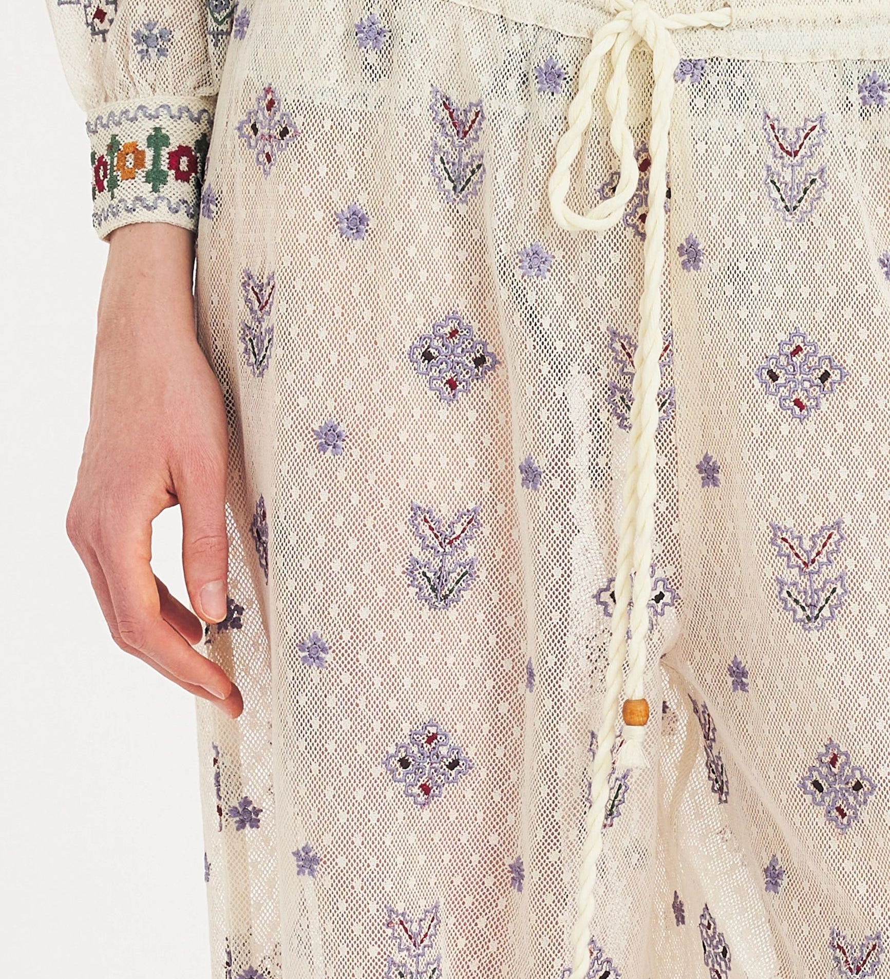 Nz2Mvd4S8WrS4si215_DANAE_BLOUSE_CREAM_DANAE_SAROUEL_CREAM_MEXICA_BAG_NAVY_0509.jpg