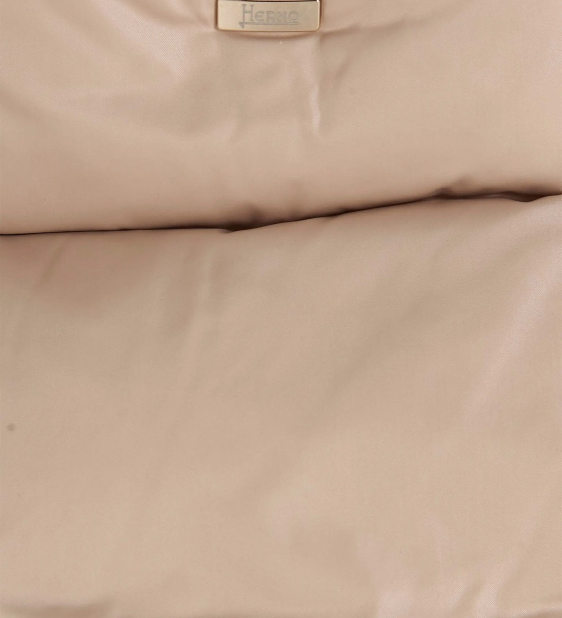 mtMEf0f9i6RTdVzV51506d.jpg