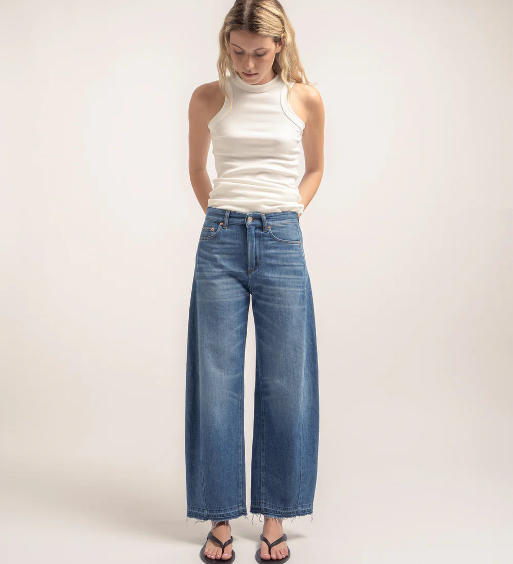 wGXfyLg3lpLmjG8Scincity-jeans-pantaloni-curved-denim-cotone-lino-blu-dp53652d2tf0354308812_000.jpg